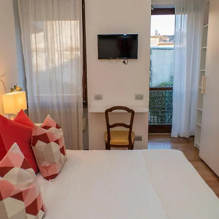 Trilocale Centro, Esclusivo 100 Mq Con 3 Balconi *