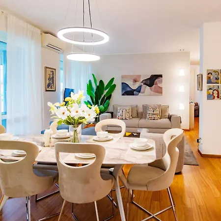 Prestige Centro By Icon7 Luxury קומו